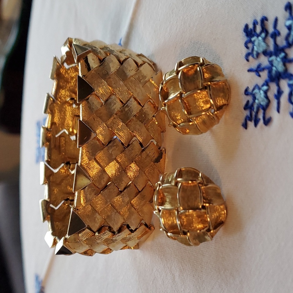 BOUCHER costume jewelry set bracelet earrings